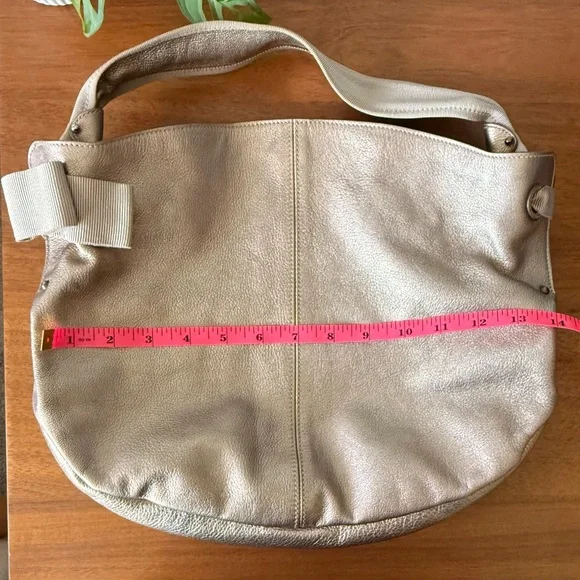 ♦️SOLD♦️ Salvatore Ferragamo Metallic Gold Beige Leather Bow Hobo Bronze Bag - Picture 15 of 16